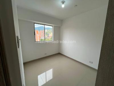 Apartamento de 3 alcobas en venta en Tres Esquinas, Sabaneta, 68 m² · foto 9 de 20