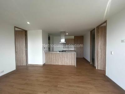 Apartamento de 2 alcobas en venta en San Nicolas, Rionegro, 68 m² · foto 2 de 18