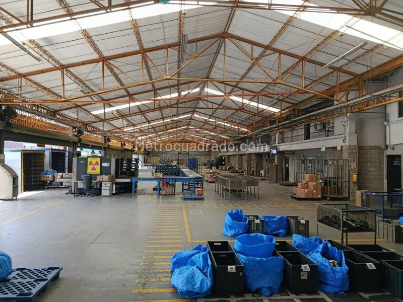 Bodega en Arriendo, Santa Fe, Medellín - Más