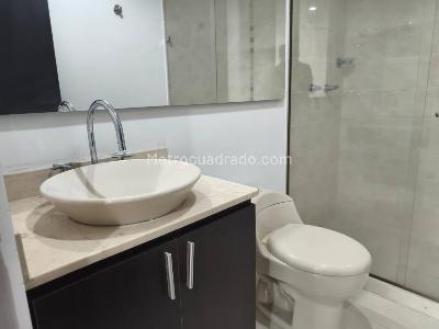 Apartaestudio en arriendo en Loma De Los Gonzalez, Medellín, 64 m² · foto 7 de 9