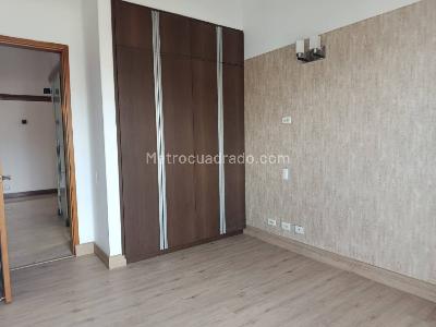 Casa de 3 alcobas en arriendo en Montessori, Envigado, 260 m² · foto 19 de 20