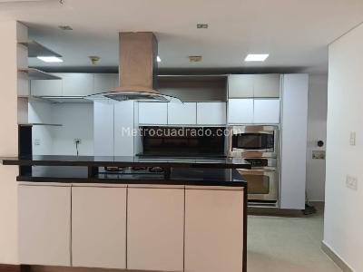 Casa de 3 alcobas en arriendo en Montessori, Envigado, 260 m² · foto 2 de 20