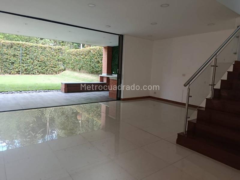3BR House in Loma Del Esmeraldal (340 m²) - 2