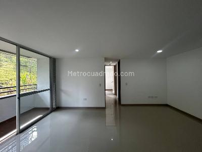 Apartamento de 3 alcobas en venta en Aves Maria, Sabaneta, 71 m² · foto 3 de 14