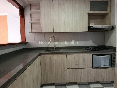 Apartamento en arriendo en El Portal, Envigado · foto 2 de 16