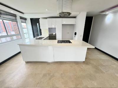 Apartamento de 3 alcobas en venta en Castropol, Medellín, 138 m² · foto 2 de 19