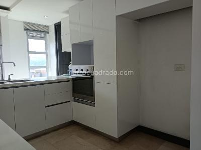 Apartamento de 3 alcobas en venta en Castropol, Medellín, 138 m² · foto 3 de 19