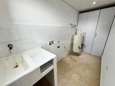 Apartamento de 3 alcobas en venta en Castropol, Medellín, 138 m² · foto 4 de 19