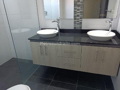 Apartamento de 3 alcobas en venta en Castropol, Medellín, 138 m² · foto 9 de 19