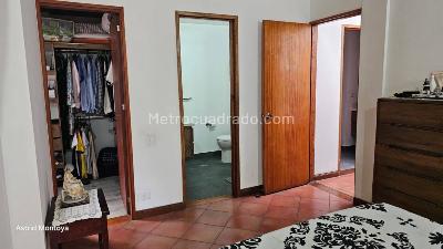 Casa de 3 alcobas en venta en Loma Del Escobero, Envigado, 127 m² · foto 10 de 20