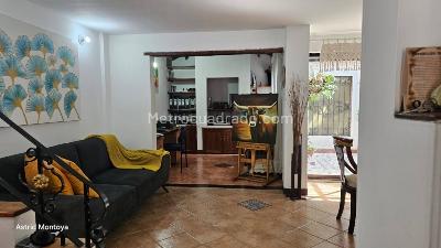 Casa de 3 alcobas en venta en Loma Del Escobero, Envigado, 127 m² · foto 3 de 20
