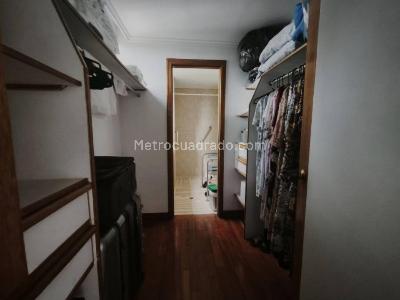 Apartamento de 4 alcobas en venta en Loma De Los Parra, Medellín, 212 m² · foto 10 de 14