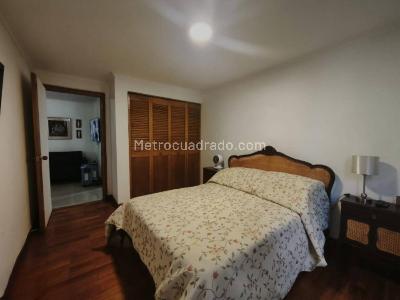 Apartamento de 4 alcobas en venta en Loma De Los Parra, Medellín, 212 m² · foto 12 de 14