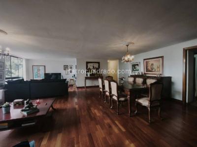 Apartamento de 4 alcobas en venta en Loma De Los Parra, Medellín, 212 m² · foto 3 de 14