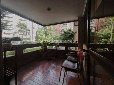 Apartamento de 4 alcobas en venta en Loma De Los Parra, Medellín, 212 m² · foto 5 de 14