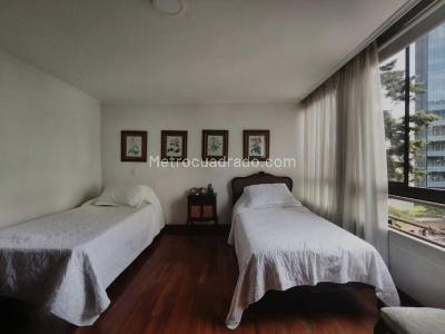 Apartamento de 4 alcobas en venta en Loma De Los Parra, Medellín, 212 m² · foto 9 de 14