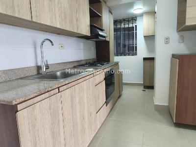 Apartamento de 2 alcobas en arriendo en Loma Del Escobero, Envigado, 93 m² · foto 3 de 18