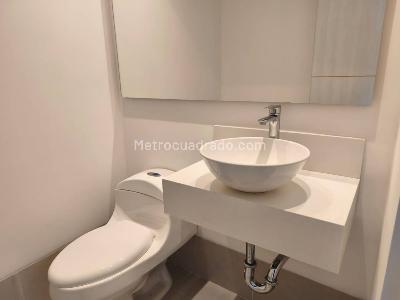 Apartaestudio en arriendo en Loma De Los Gonzalez, Medellín, 63 m² · foto 10 de 12