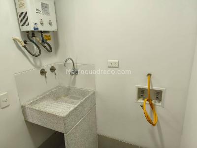 Apartaestudio en arriendo en Loma De Los Gonzalez, Medellín, 63 m² · foto 11 de 12