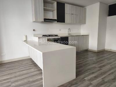 Apartaestudio en arriendo en Loma De Los Gonzalez, Medellín, 63 m² · foto 2 de 12