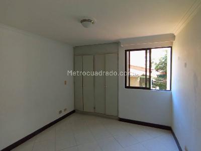 Apartamento en arriendo en Castropol, Medellín · foto 11 de 20
