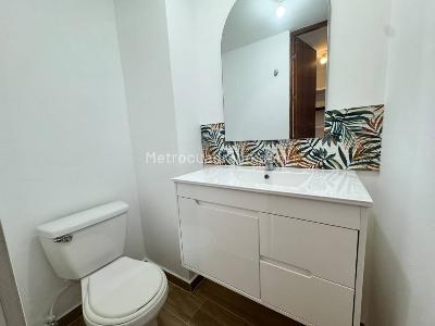 Apartamento de 3 alcobas en arriendo en Los Balsos, Medellín, 87 m² · foto 12 de 17
