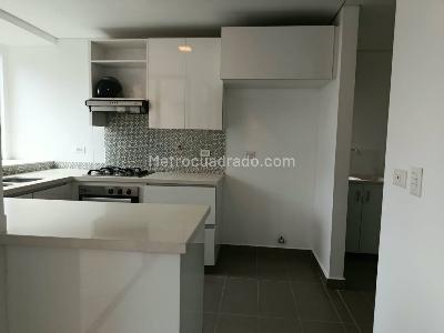 Apartamento de 3 alcobas en arriendo en Loma De Las Brujas, Envigado, 105 m² · foto 2 de 15