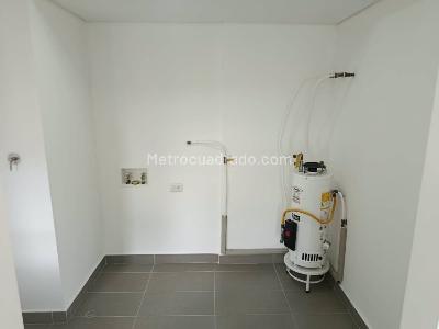 Apartamento de 3 alcobas en arriendo en Loma De Las Brujas, Envigado, 105 m² · foto 3 de 15
