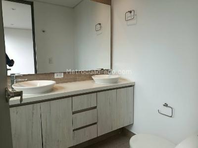 Apartamento de 3 alcobas en arriendo en Loma De Las Brujas, Envigado, 105 m² · foto 9 de 15