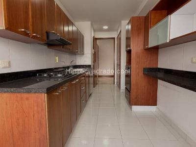 Apartamento de 3 alcobas en venta en La Tomatera, Medellín, 178 m² · foto 9 de 19