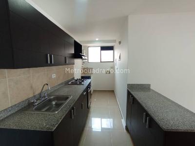 Apartamento de 3 alcobas en arriendo en Loma De Los Gonzalez, Medellín, 90 m² · foto 2 de 16
