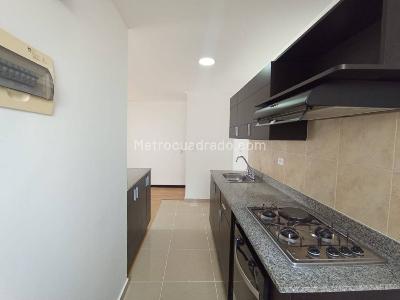 Apartamento de 3 alcobas en arriendo en Loma De Los Gonzalez, Medellín, 90 m² · foto 3 de 16