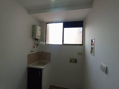 Apartamento de 3 alcobas en arriendo en Loma De Los Gonzalez, Medellín, 90 m² · foto 4 de 16
