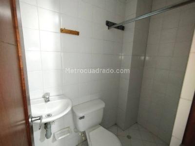 Apartamento en arriendo en Laureles, Medellín · foto 11 de 18