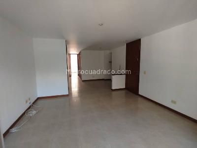 Apartamento en arriendo en Laureles, Medellín · foto 3 de 18