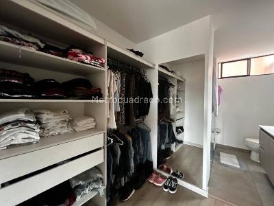 Apartamento de 3 alcobas en venta en Loma Del Chocho, Envigado, 126 m² · foto 12 de 20