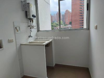 Apartaestudio en arriendo en Los Balsos, Medellín, 56 m² · foto 11 de 14