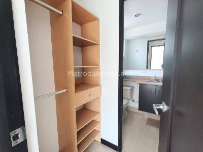 Apartaestudio en arriendo en Los Balsos, Medellín, 56 m² · foto 7 de 14