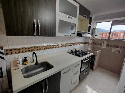 Apartamento de 3 alcobas en arriendo en Loma De Los Bernal, Medellín, 68 m² · foto 3 de 12