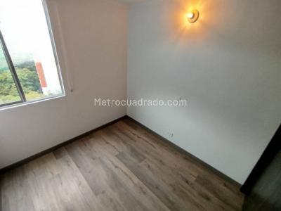 Apartamento de 3 alcobas en arriendo en Loma De Los Bernal, Medellín, 68 m² · foto 5 de 12