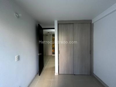Apartamento de 3 alcobas en venta en Loma De Los Bernal, Medellín, 82 m² · foto 12 de 20