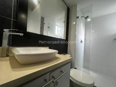 Apartamento de 3 alcobas en venta en Loma De Los Bernal, Medellín, 82 m² · foto 14 de 20