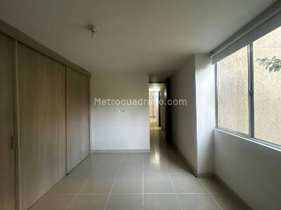 Apartamento de 3 alcobas en venta en Loma De Los Bernal, Medellín, 82 m² · foto 15 de 20