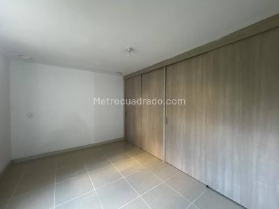Apartamento de 3 alcobas en venta en Loma De Los Bernal, Medellín, 82 m² · foto 17 de 20