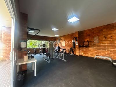 Apartamento de 3 alcobas en venta en Loma De Los Bernal, Medellín, 82 m² · foto 19 de 20
