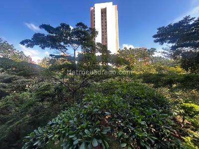 Apartamento de 3 alcobas en venta en Loma De Los Bernal, Medellín, 82 m² · foto 2 de 20
