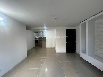 Apartamento de 3 alcobas en venta en Loma De Los Bernal, Medellín, 82 m² · foto 3 de 20