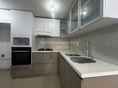 Apartamento de 3 alcobas en venta en Loma De Los Bernal, Medellín, 82 m² · foto 6 de 20