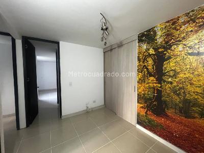 Apartamento de 3 alcobas en venta en Loma De Los Bernal, Medellín, 82 m² · foto 9 de 20