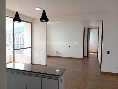 Apartamento de 2 alcobas en venta en Loma Del Barro, Envigado, 66 m² · foto 3 de 17